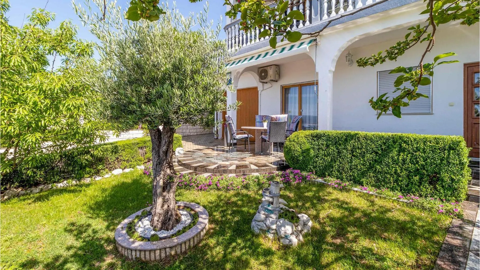 1 Bedroom Cozy Apartment In Crikvenica 0*,