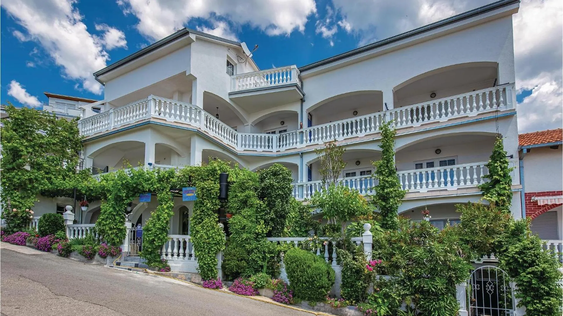 1 Bedroom Cozy Apartment In Crikvenica 0*,